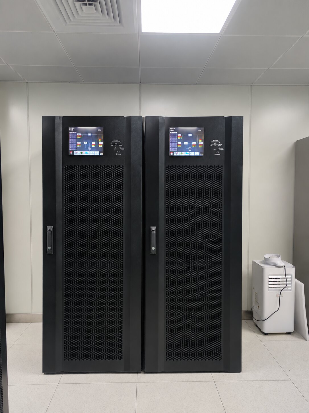 Instalasi UPS untuk Data Center