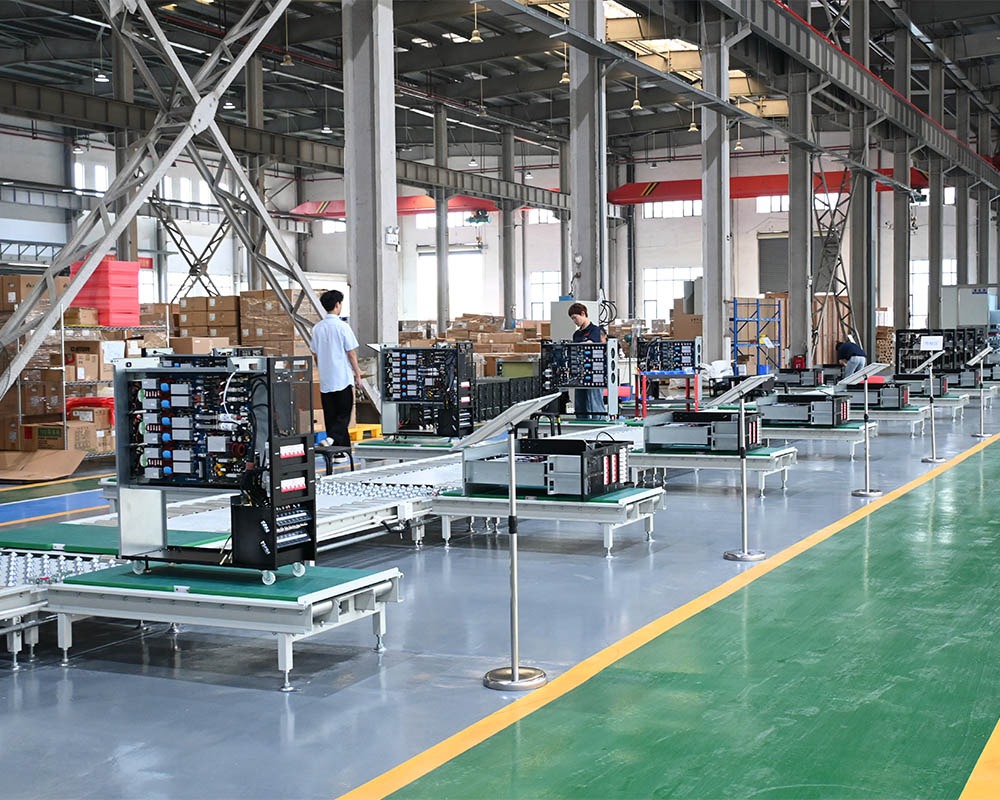UPS produksi di pabrik
